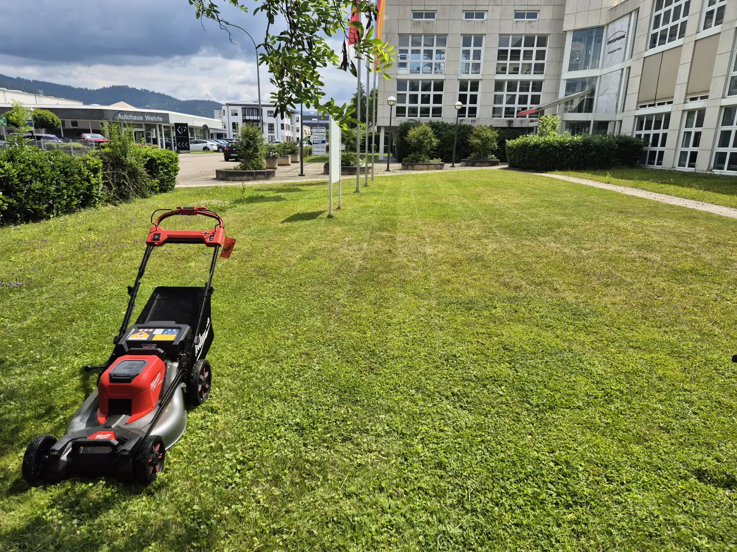 Nach dem Grasschneiden von DT Dienstleistungen